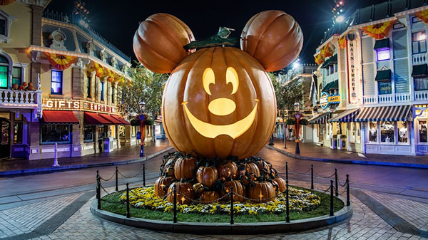 “Southern California Theme Park Roundup” Fall 2026 by Steve Zall and Sid Fish